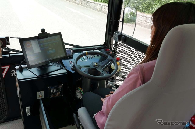 自動運転はレベル3で走行。障害物などがあると安全をドライバーが逐一確認する。