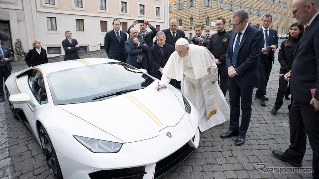 ローマ教皇のランボルギーニ・ウラカン