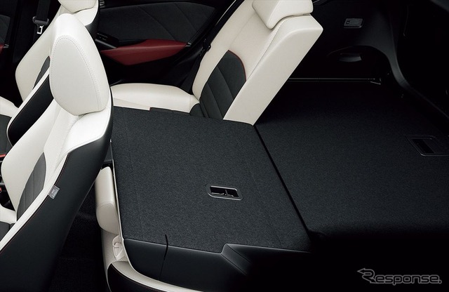 マツダ CX-3 荷室(後席の6:4分割可倒式シートバッグを片側倒した場合)