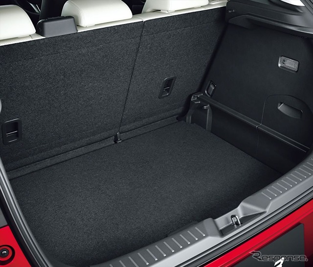マツダ CX-3 荷室(フレキシブルボード下段装着時)