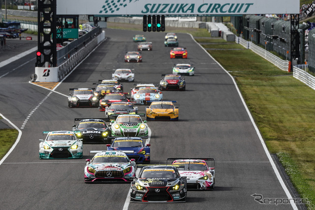 GT300クラス、決勝スタートの模様。