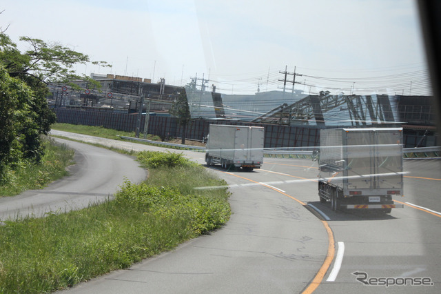 コーナーでもキレイに前走車の軌跡をトレースしていく。