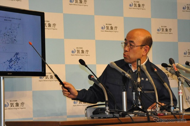 長野県北部の地震について解説する尾崎友亮地震情報企画官(26日・気象庁)