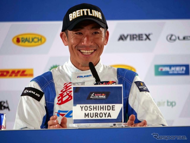 会見の終わりには次のレースへ笑顔で抱負を述べた室屋