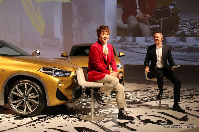 香取慎吾氏とBMWジャパン代表取締役社長のペーター・クロンシュナーブル氏