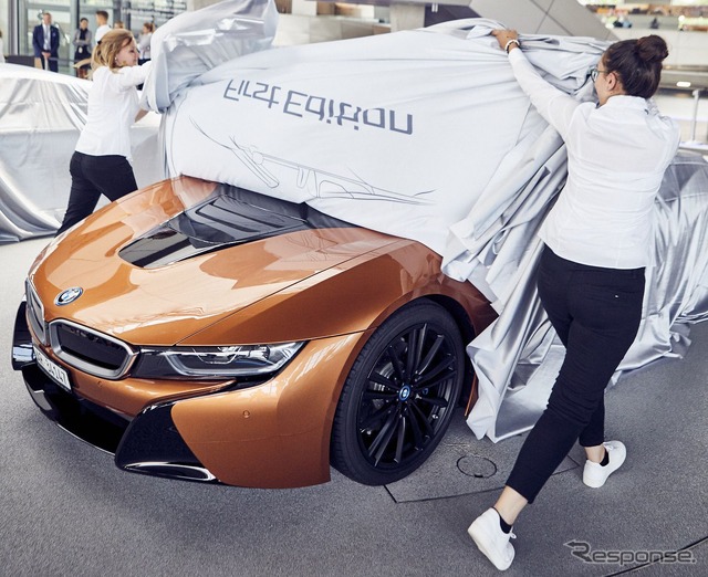 「BMW i8クラブ」の会員に納車された最初のBMW i8 ロードスター