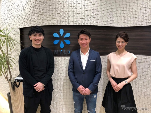ナイル代表取締役社長の高橋 飛翔氏(左)とカルモのイメージキャラクターに就任した小林可夢偉氏(中)