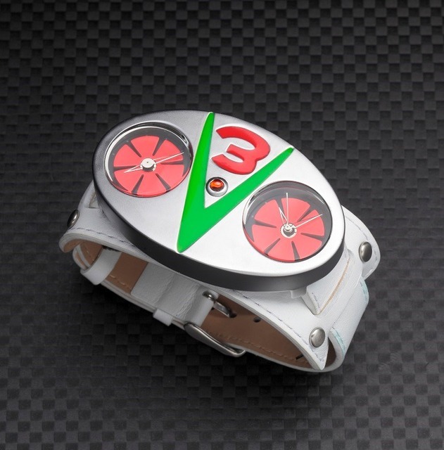 「仮面ライダーV3 変身ベルト型腕時計」29,160円(税込)(C)石森プロ・東映