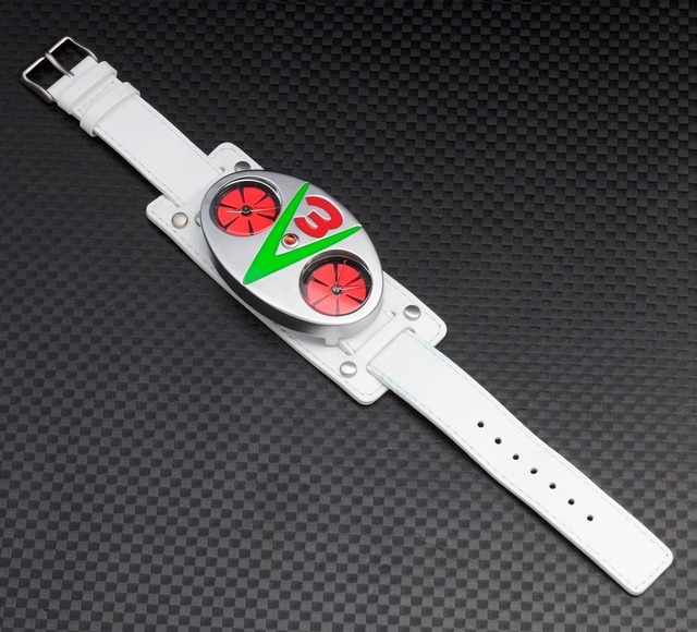 「仮面ライダーV3 変身ベルト型腕時計」29,160円(税込)(C)石森プロ・東映