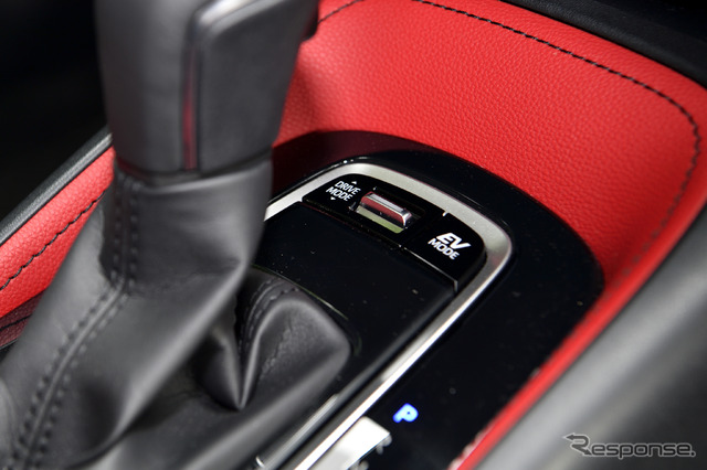 トヨタ カローラハッチバック 新型1.8リットルハイブリッド(プロトタイプ)