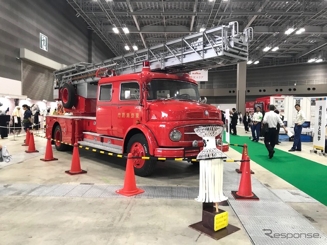 ベンツはしご車(東京国際消防防災展2018)