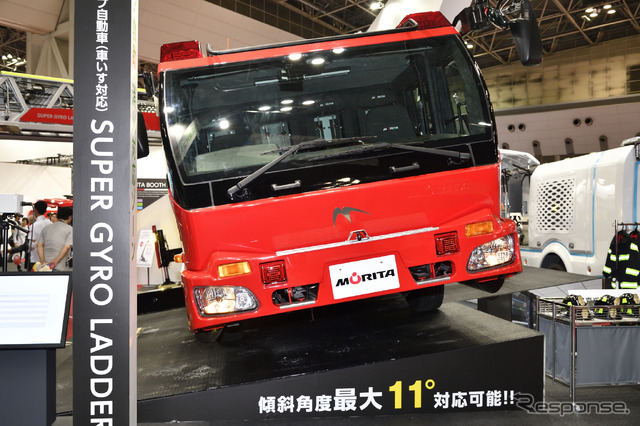 モリタの先端屈折式はしご付消防ポンプ自動車(車いす対応)SUPER GYROLADDER(東京国際消防防災展2018)