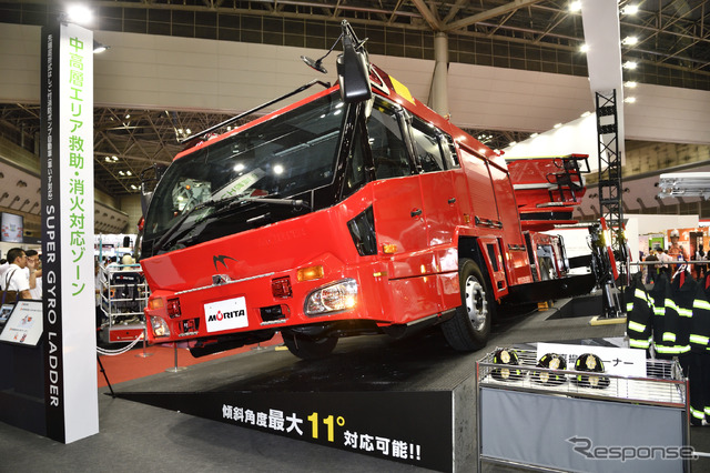 モリタの先端屈折式はしご付消防ポンプ自動車（車いす対応）SUPER GYROLADDER（東京国際消防防災展2018）