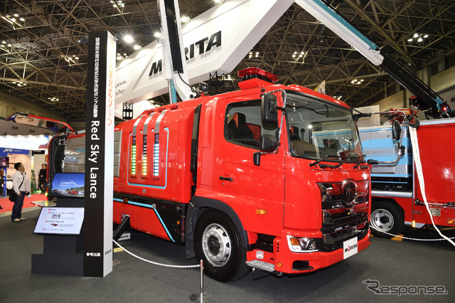 モリタの破壊放水塔付自走式化学消防ポンプ自動車 Red Sky Lance(東京国際消防防災展2018)