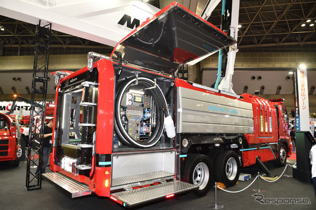 モリタの破壊放水塔付自走式化学消防ポンプ自動車 Red Sky Lance(東京国際消防防災展2018)