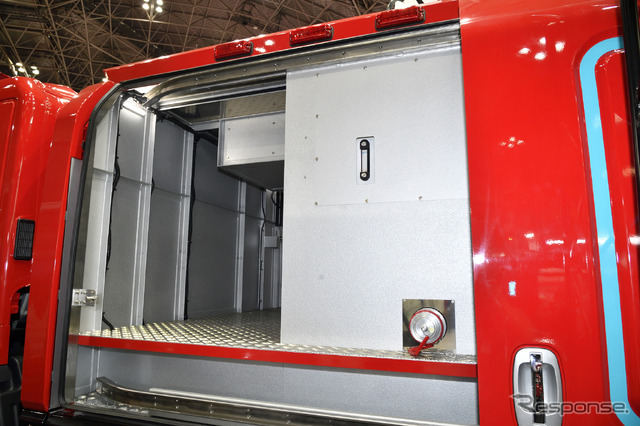 モリタの破壊放水塔付自走式化学消防ポンプ自動車 Red Sky Lance(東京国際消防防災展2018)