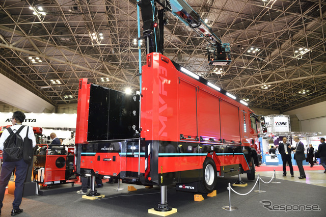 13mブーム付多目的消防ポンプ自動車MVF13海外仕様(東京国際消防防災展2018)