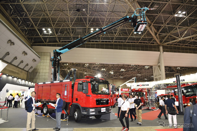 13mブーム付多目的消防ポンプ自動車MVF13海外仕様（東京国際消防防災展2018）