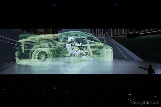VRで人間をミニチュア自動車の車内にテレポートするエヌビディアのデモ