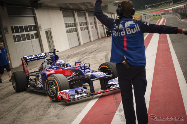 マルケスのF1初ドライブの模様。