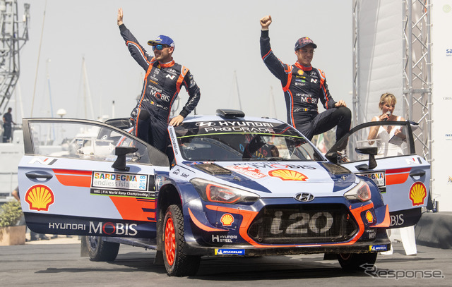 優勝を飾った#5 ヌービル(右。左はコ・ドライバーのN.ジルソー)。