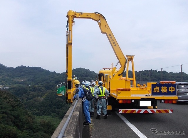 橋梁点検車