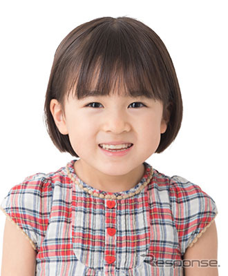 主演の新津ちせは2010年生まれの8歳。アニメ監督の新海誠を父に持ち、映画やドラマ、ミュージカルで活躍中。
