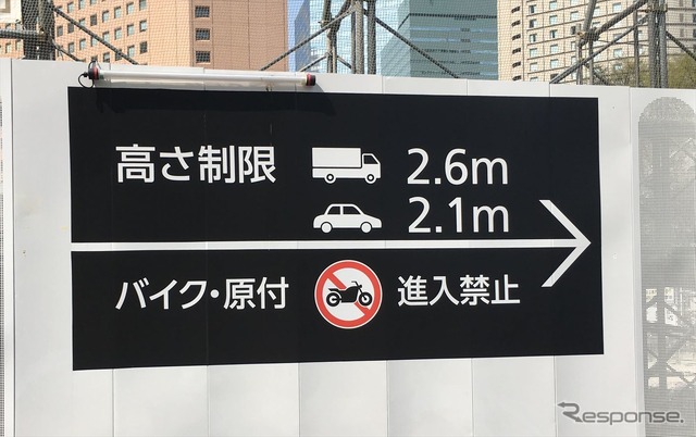 トラックも入れる大きさがあるのに、バイクを受け入れない駐車場(新宿区西新宿)