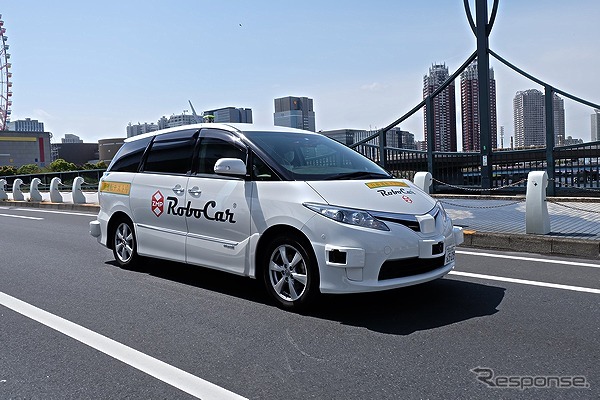 公道試験しているZMPのロボカー・ミニバン