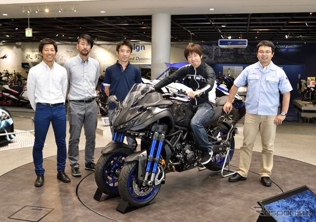ヤマハ ナイケン(NIKEN)開発者・デザイナーの面々。写真右がプロジェクトリーダー鈴木貴博氏