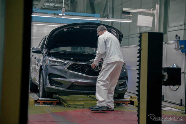 米国オハイオ州のイーストリバティ工場からラインオフしたアキュラRDXの量産第一号車