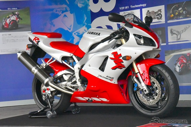 ヤマハのスーパースポーツバイク初代YZF-R1（1998年）。生誕20周年を記念した「Anniversary YZF-Rオーナーズミーティング」が開催された