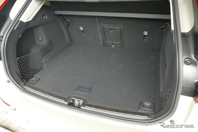 ボルボ XC40 T5 AWD R-DESIGN 1st Edition