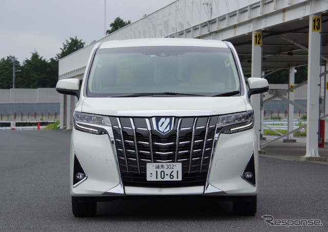 トヨタ アルファード ハイブリッド エグゼクティブラウンジでサーキット走行!