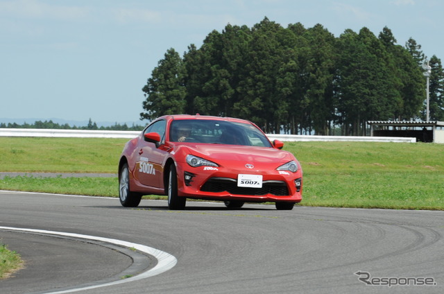 ブリヂストン POTENZA S007A 試乗会