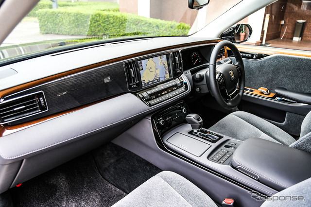 トヨタ センチュリー 新型(ボディカラー:「神威」、内装:ウールファブリック「瑞響」)