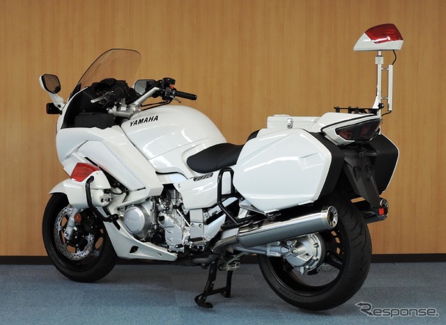 ヤマハの白バイ「FJR1300AP」