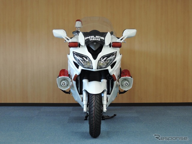 ヤマハの白バイ「FJR1300AP」