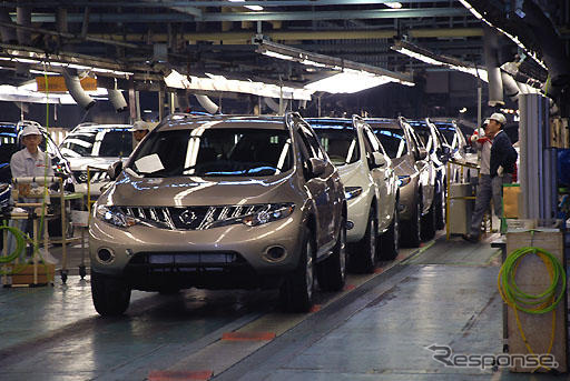 日産 九州工場で新型 ムラーノ のオフライン式