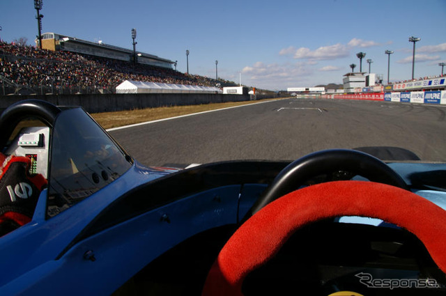 中学生が電気フォーミュラーを体感…ホンダレーシング THANKS DAY