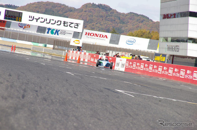 中学生が電気フォーミュラーを体感…ホンダレーシング THANKS DAY