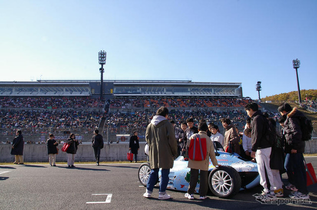中学生が電気フォーミュラーを体感…ホンダレーシング THANKS DAY