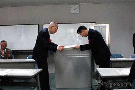新日本石油グループ社員3人を勤労障害者支部長表彰