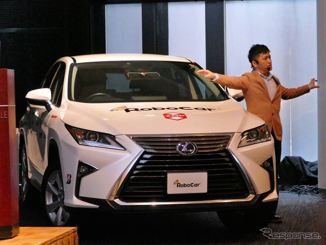 新型の実験車両『RoboCar』のSUVタイプ。レクサスRXをベースとする。