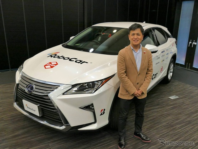 ZMP 代表取締役社長の谷口恒(たにぐちひさし)氏とRoboCar SUV