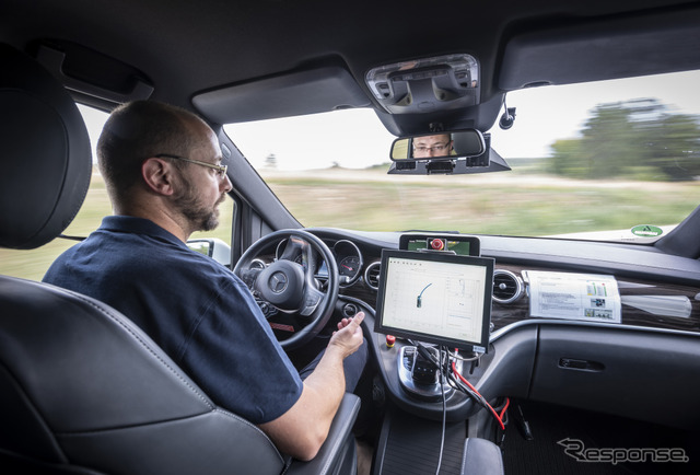 ダイムラーの最新自動運転車。メルセデスVクラスがベース