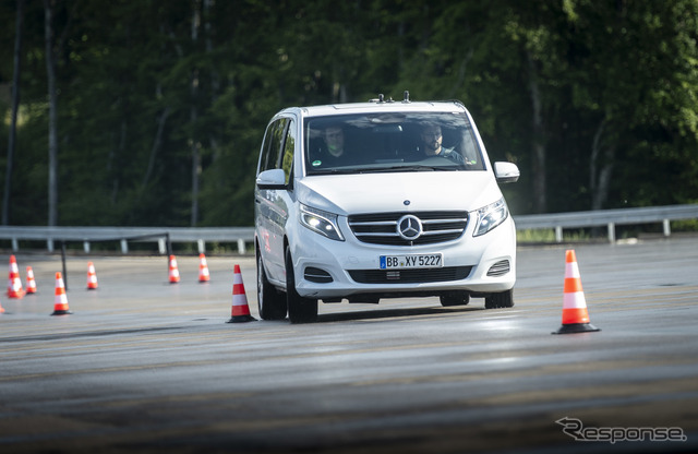 ダイムラーの最新自動運転車。メルセデスVクラスがベース