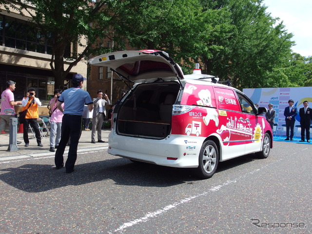 自動運転で荷物の公開公道デモ配送（7月21日、横浜市）