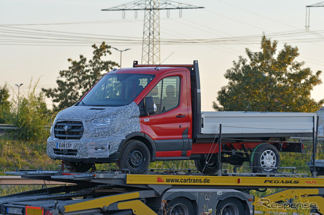 VWの4WD技術が搭載されるフォード トランジット 改良新型スクープ写真