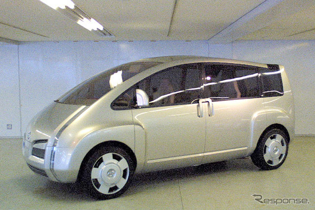 【東京ショー2001出品車】欧州でまとめた空間系のコンパクトミニバン、日産『KINO』